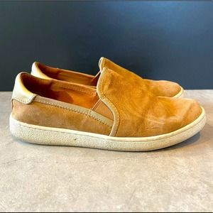 UGG Cas Casual Slip On Sneakers Size 6.5 Tan Bronze Style 1019217 Gold Accents